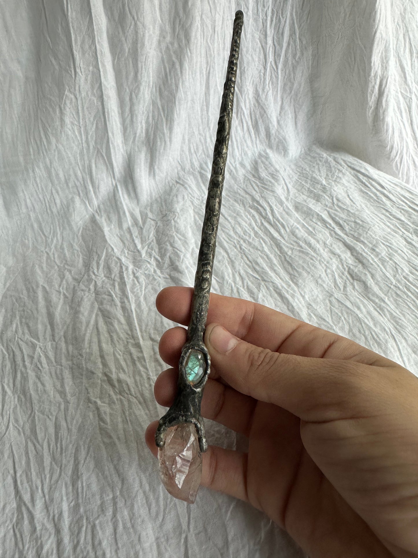 Raw Quarz and labradorite wand