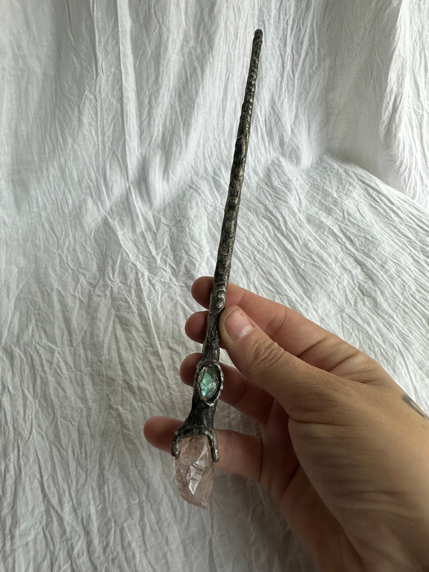 Raw Quarz and labradorite wand