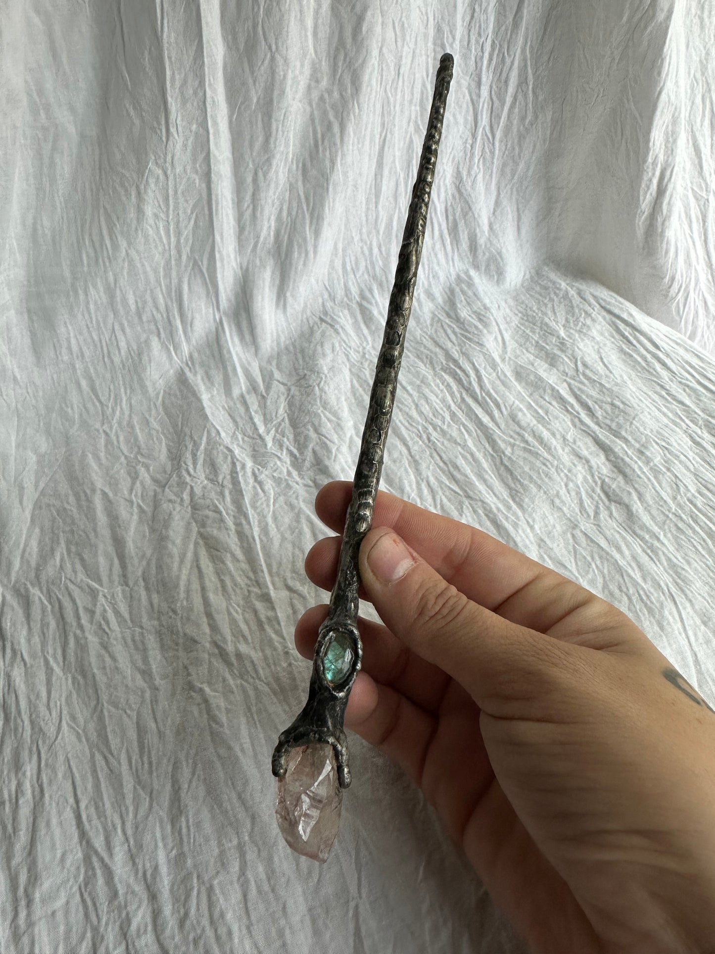 Raw Quarz and labradorite wand